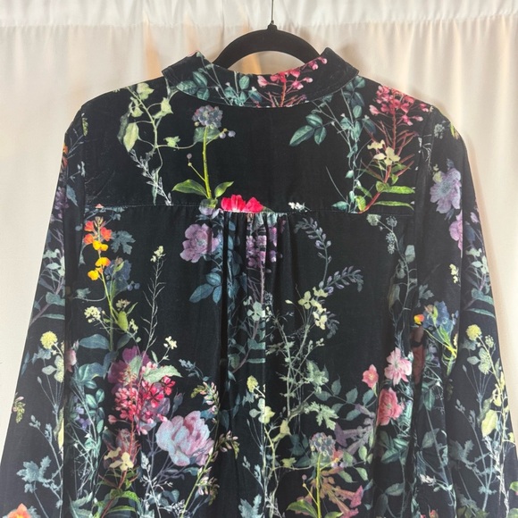 Soft Surroundings Velvet Floral Blouse
Top Womens Medium Blue Button
Down Shirt - Picture 14 of 15